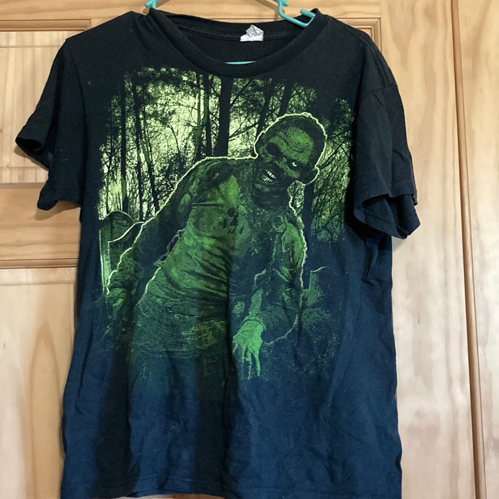 🧟‍♂️ Glow-in-the-Dark Zombie Tee! 🧟‍♂️